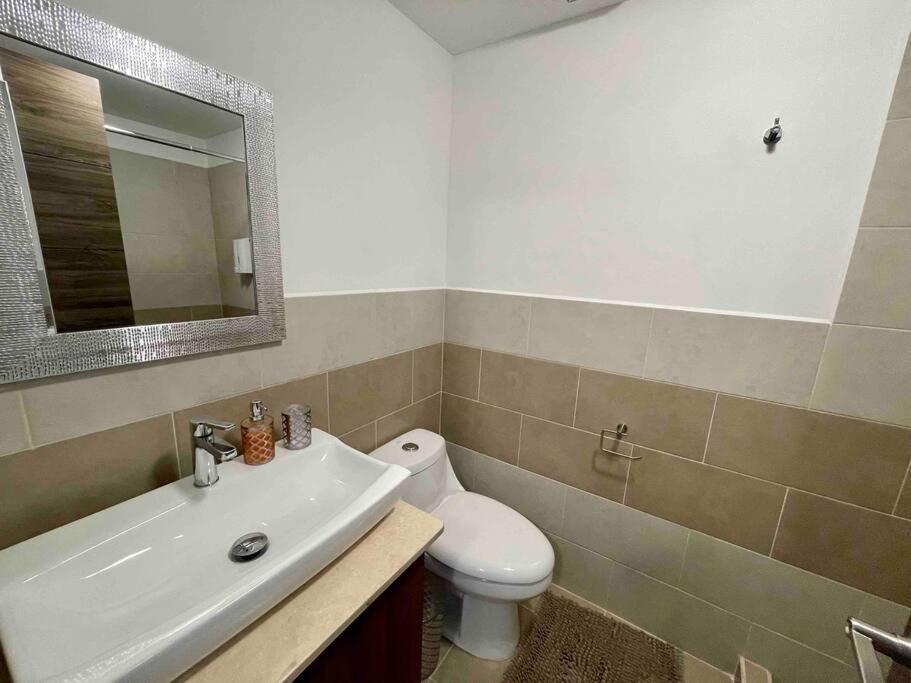 Lovely 2 Bedroom Rental Unit With Free Parking Guatemala City Exterior photo