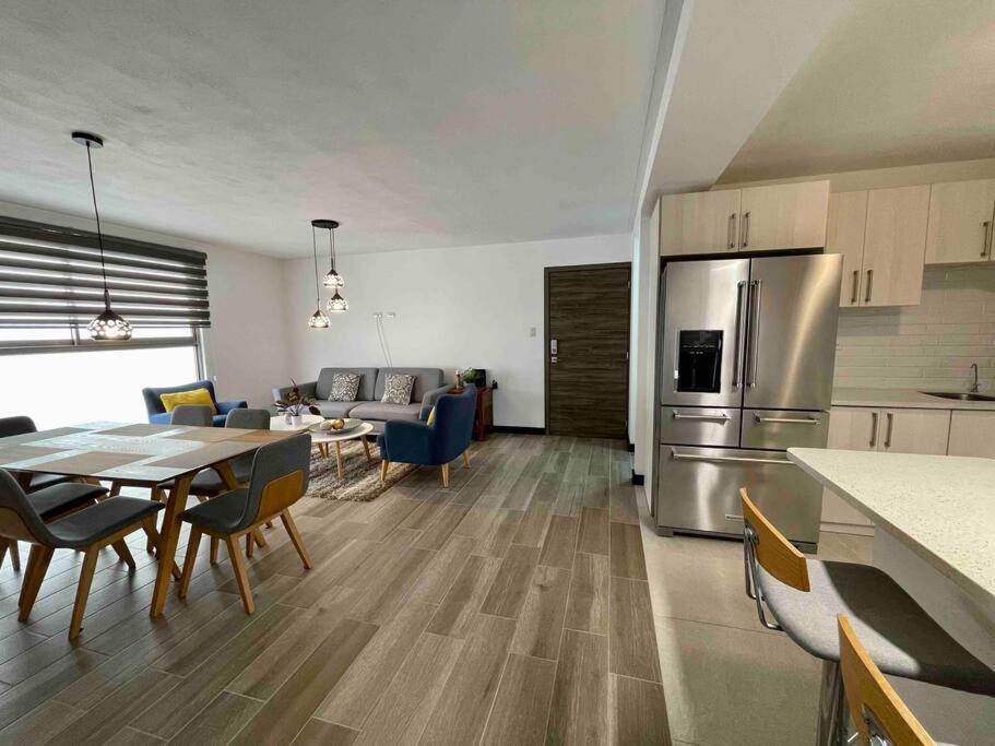 Lovely 2 Bedroom Rental Unit With Free Parking Guatemala City Exterior photo
