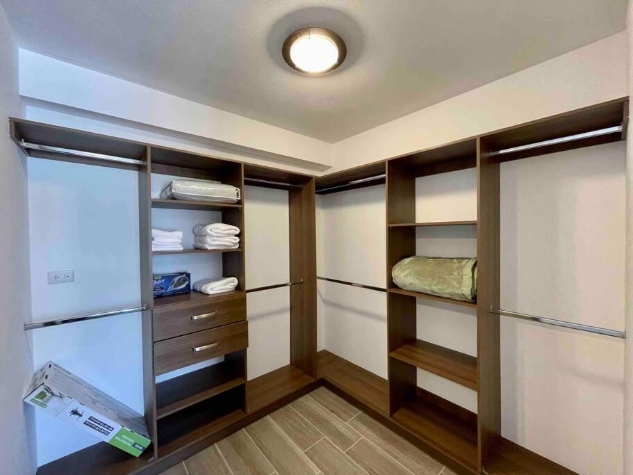 Lovely 2 Bedroom Rental Unit With Free Parking Guatemala City Exterior photo