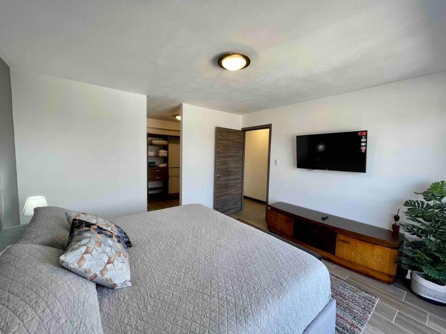 Lovely 2 Bedroom Rental Unit With Free Parking Guatemala City Exterior photo